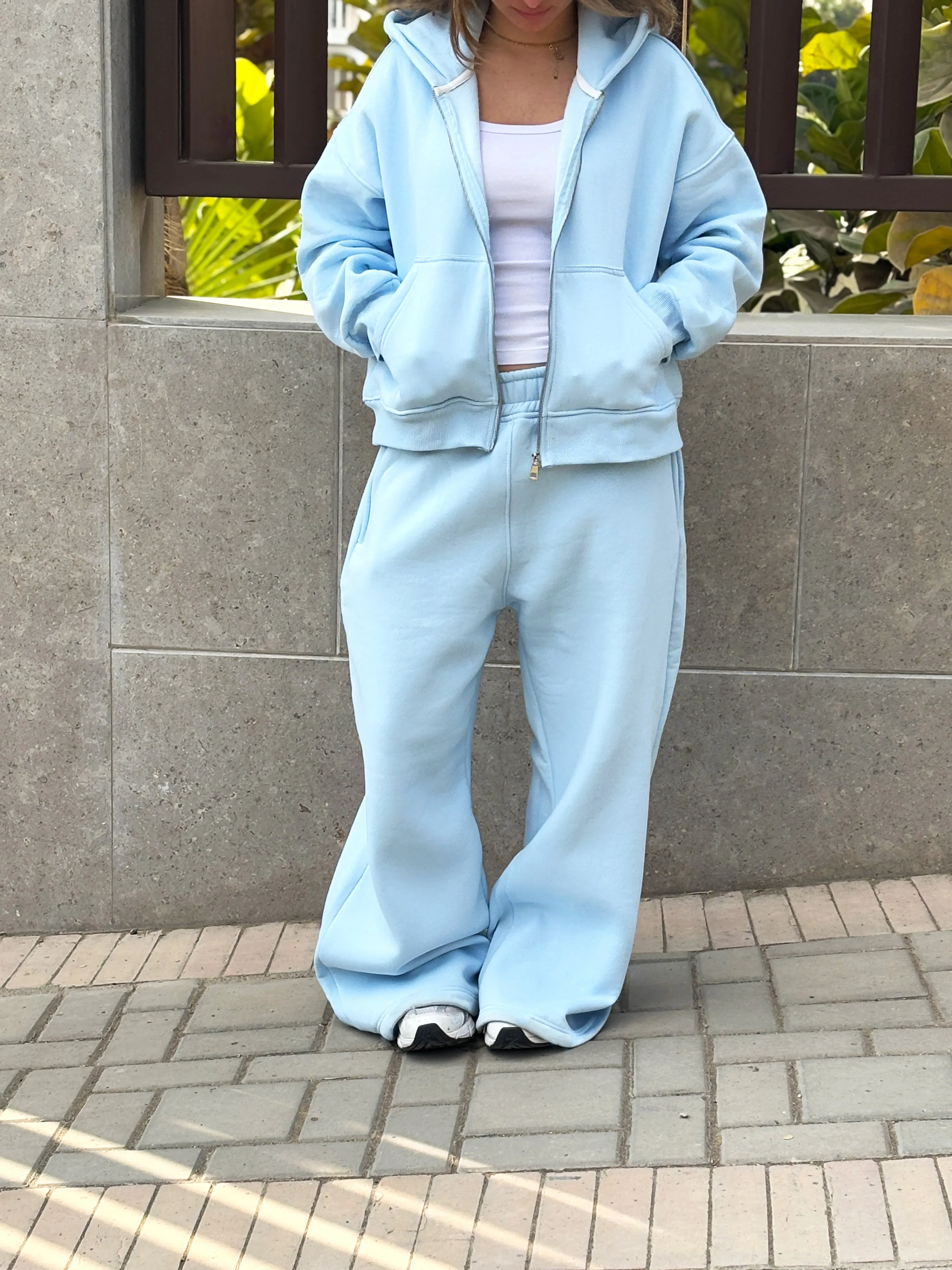 Zip-up hoodie & sweatpants set