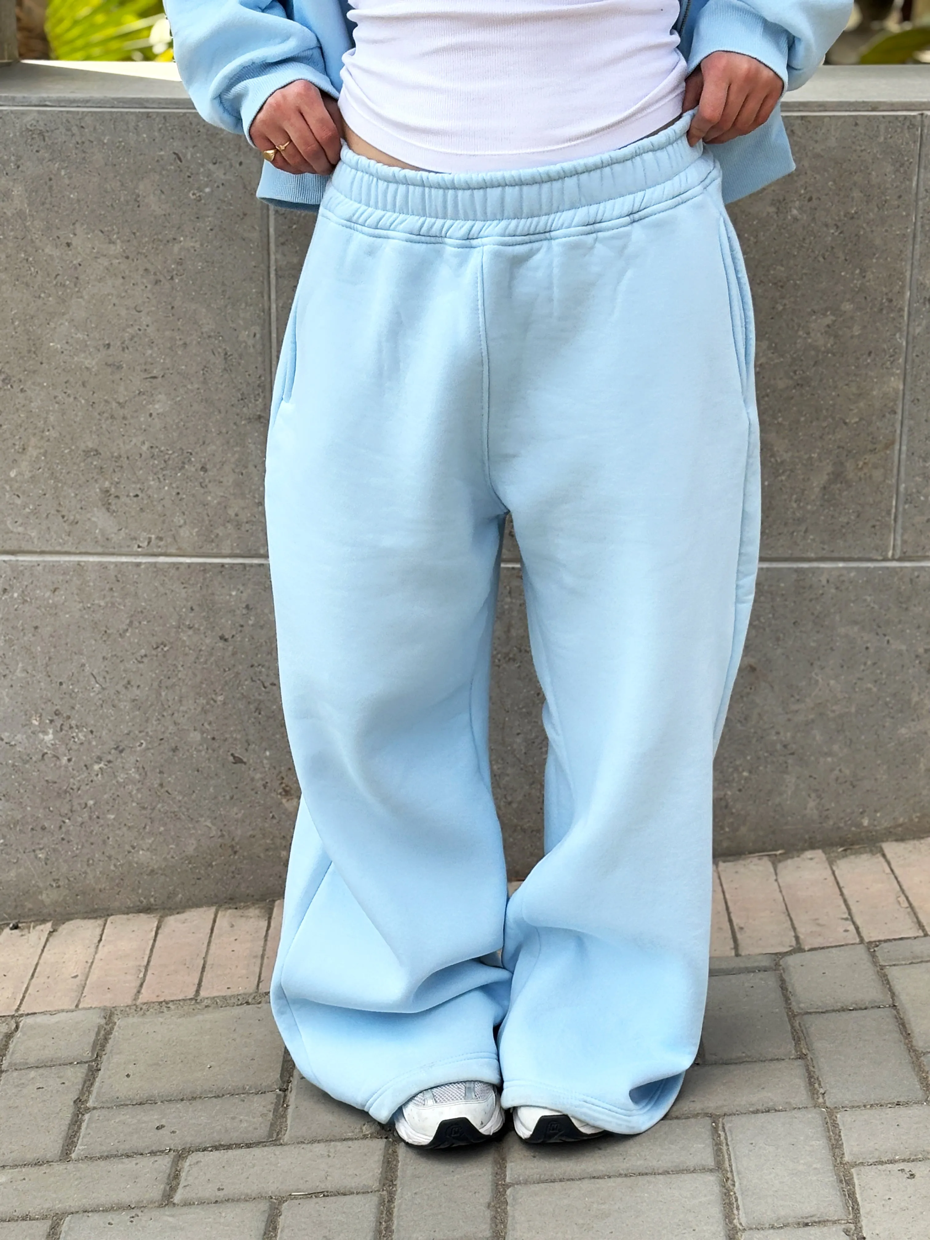 Zip-up hoodie & sweatpants set